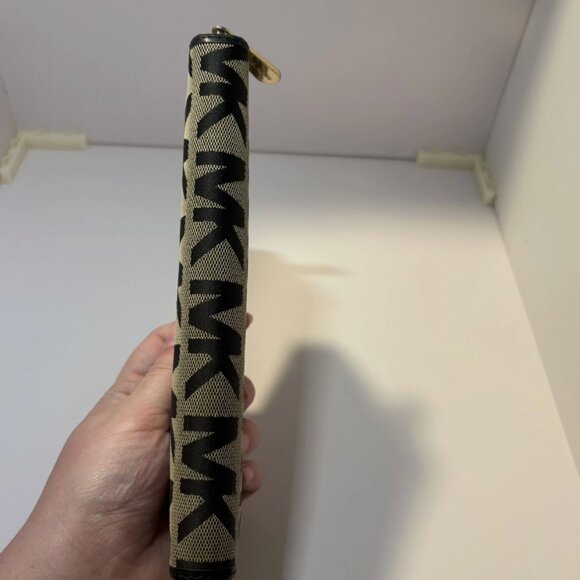 Michael Kors Jet Set Travel Zip Around Wallet - Picture 7 of 12